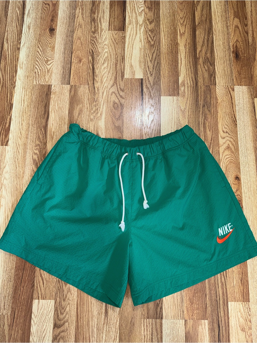 Nike Men’s XL Green Textured Grid Woven Shorts Drawstring Retro Logo